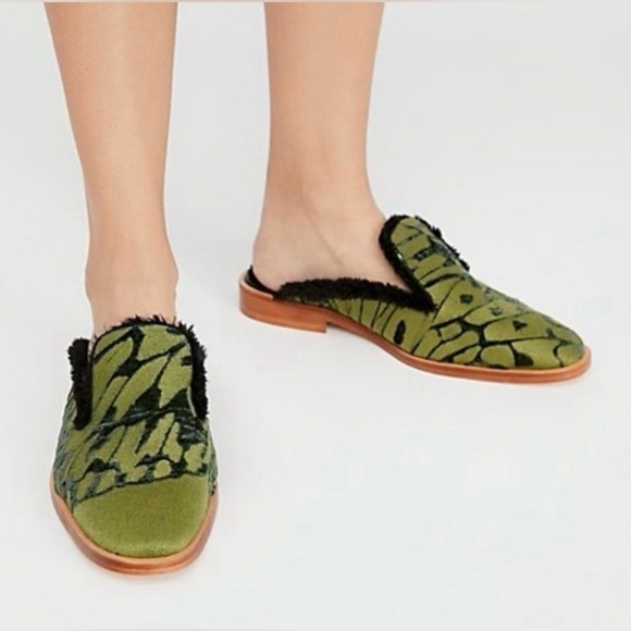 2315- Free People Green Butterfly Effect Mules Made In India Size 7 NWT - Picture 1 of 10